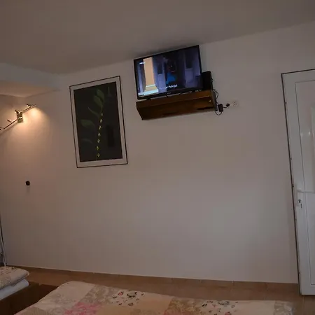 Apartment Domacinstvo Una-ostrovica