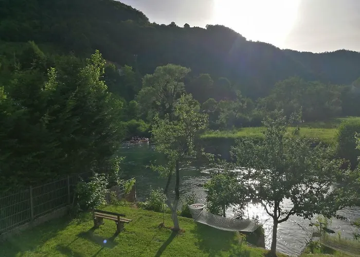 Domacinstvo Una-ostrovica Appartement *